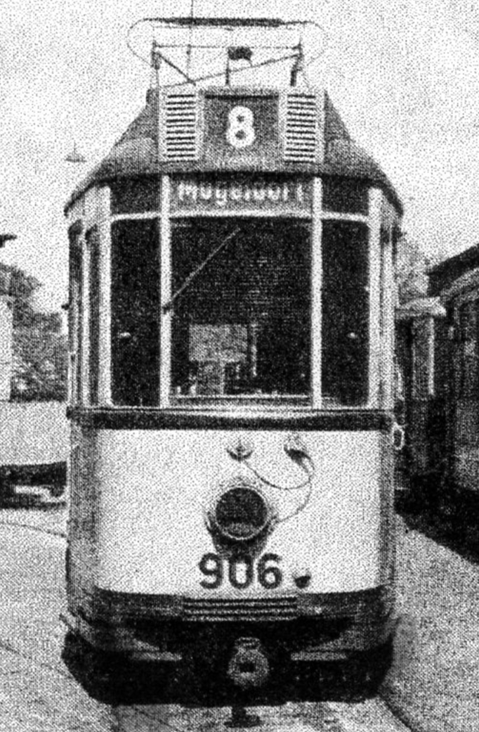 1940: Triebwagen der Linie 8.